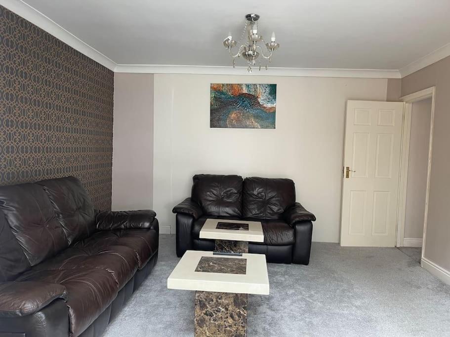 Luxurious Detached Holiday House Free Parking Near Airport Town Centre Railway Station Luton  Exterior foto