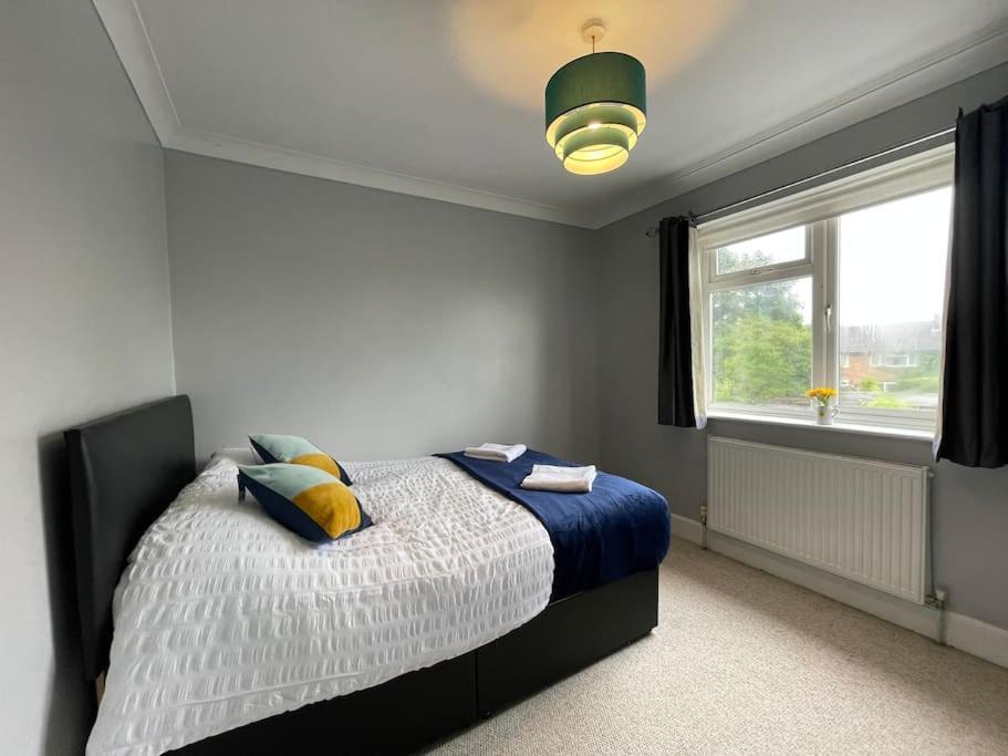 Luxurious Detached Holiday House Free Parking Near Airport Town Centre Railway Station Luton  Exterior foto