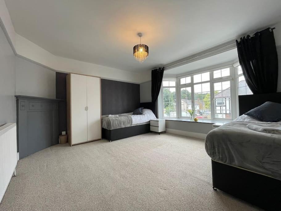 Luxurious Detached Holiday House Free Parking Near Airport Town Centre Railway Station Luton  Exterior foto