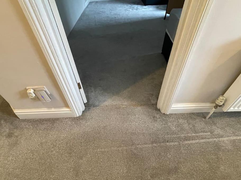 Luxurious Detached Holiday House Free Parking Near Airport Town Centre Railway Station Luton  Exterior foto